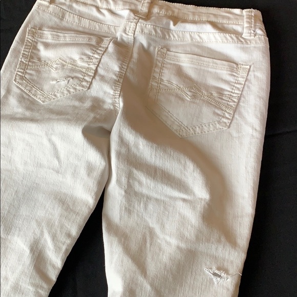 🦋 3/$20 Pretty White Skinny Ripped Jeans - Picture 3 of 4
